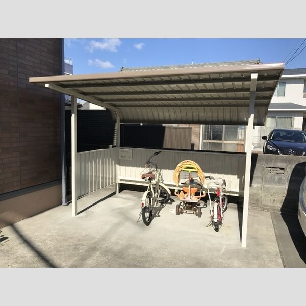 現地周辺 (駐輪場)