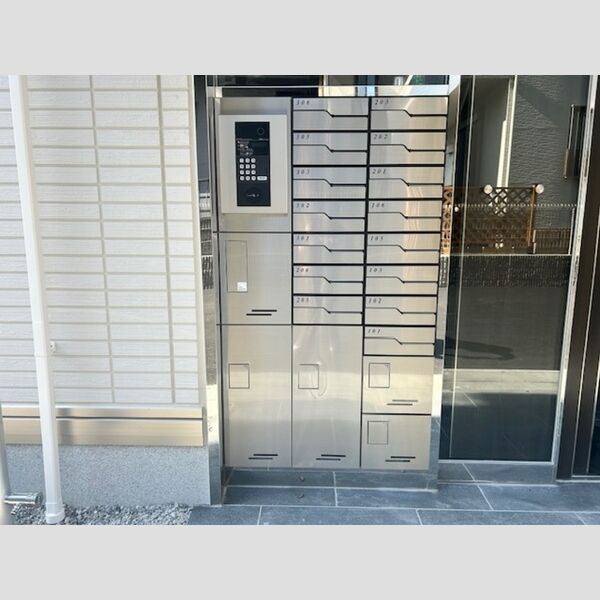 現地周辺 (宅配ボックス&集合ポスト)