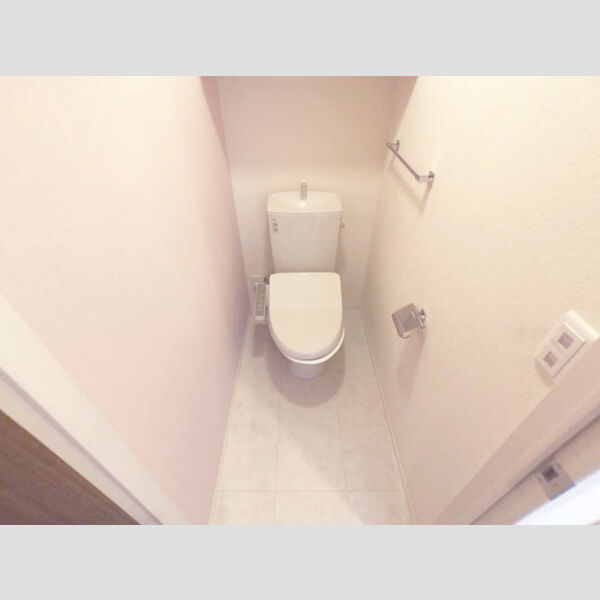 トイレ (温水洗浄便座付き)