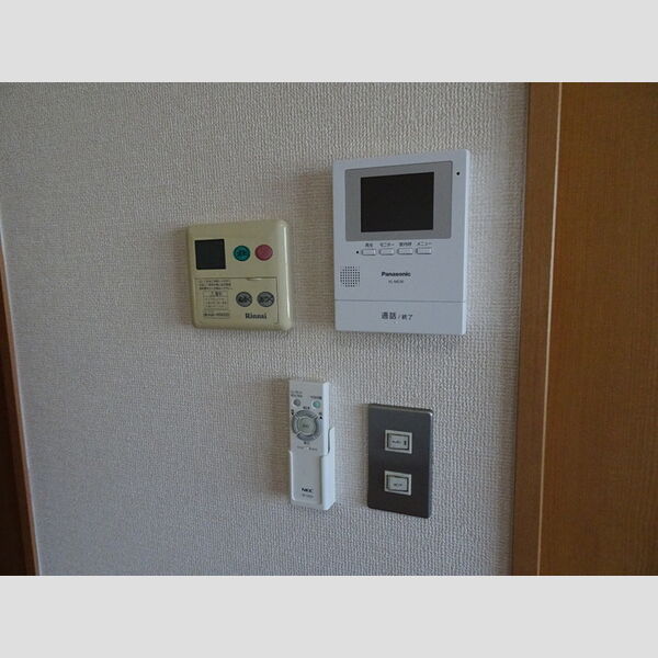 その他設備 (追い焚き給湯、TVインターホン、照明リモコン)