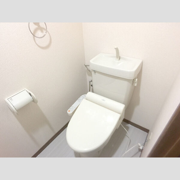 トイレ (トイレ)