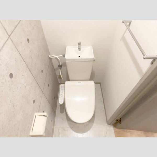 トイレ (温水洗浄暖房便座)