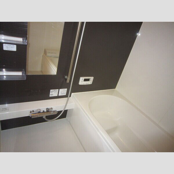バス (浴室(追い焚き給湯、換気乾燥機付き))