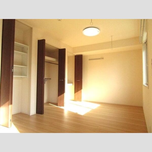 その他 (南側洋室)