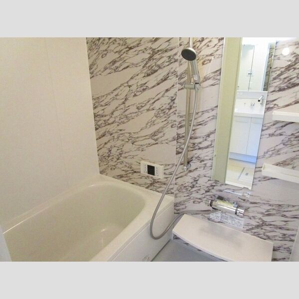 バス (浴室換気乾燥機付き　追い焚き給湯)