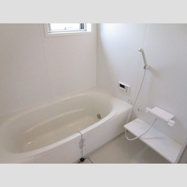 バス (浴室(追い焚き給湯、浴室換気乾燥機付き))