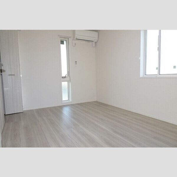 その他 (洋室　エアコン　照明付き)