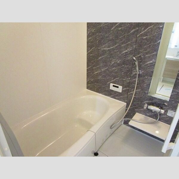 バス (浴室(追い焚き給湯、浴室換気乾燥機付き))