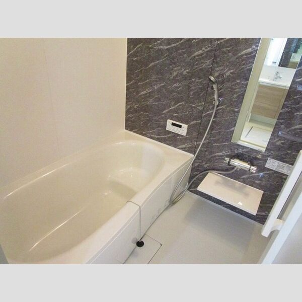 バス (浴室(追い焚き給湯、浴室換気乾燥機付き))