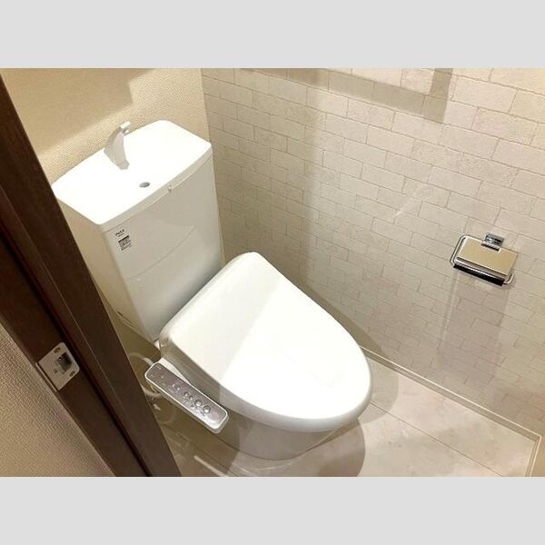 トイレ (温水洗浄暖房便座)