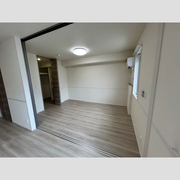 その他 (南側洋室　エアコン、照明付)