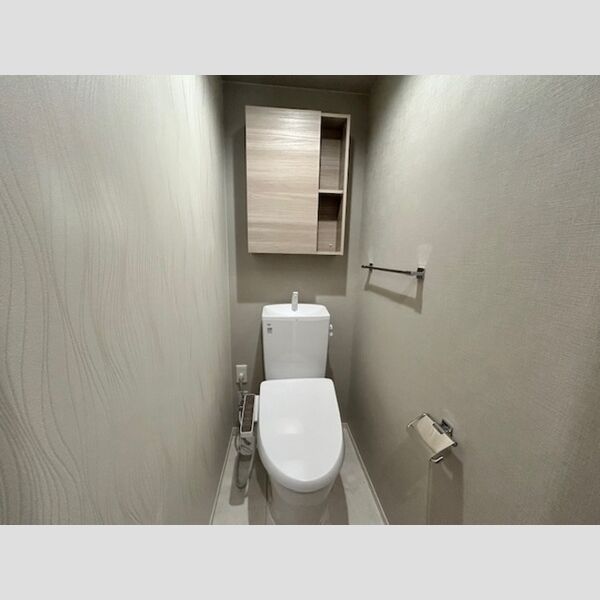 トイレ (温水洗浄暖房便座)