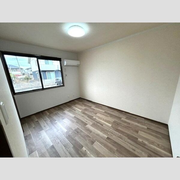 その他 (北側洋室　エアコン、照明付)