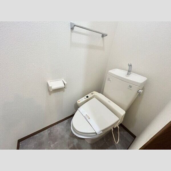 トイレ (温水洗浄暖房便座)
