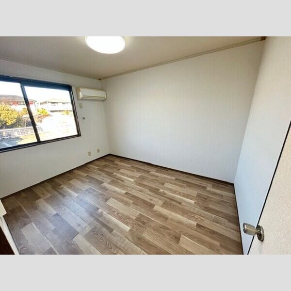 その他 (北側洋室　エアコン、照明付)