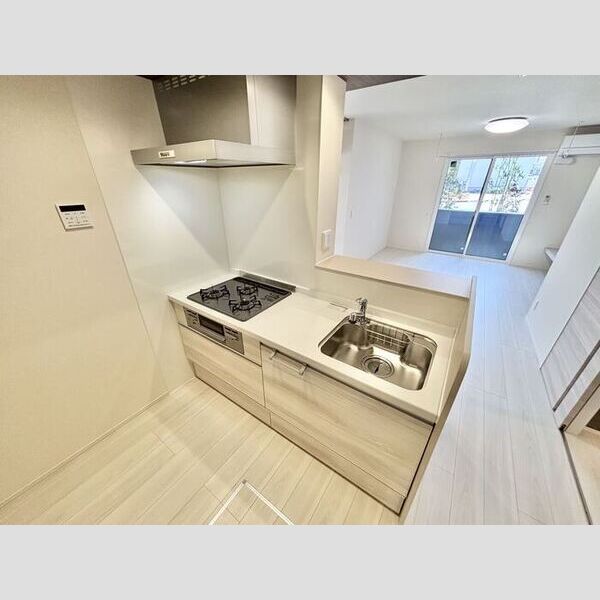 キッチン (対面式システムキッチン 三口コンロ付き)