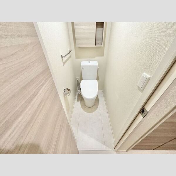 トイレ (温水洗浄暖房便座)