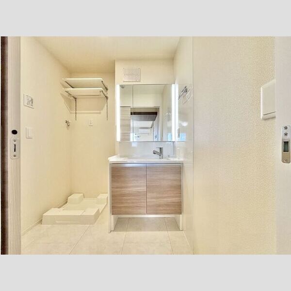 洗面所 (洗髪洗面化粧台 ツイン照明付き)