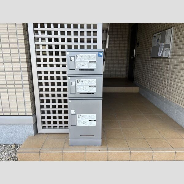エントランス (宅配ボックス)