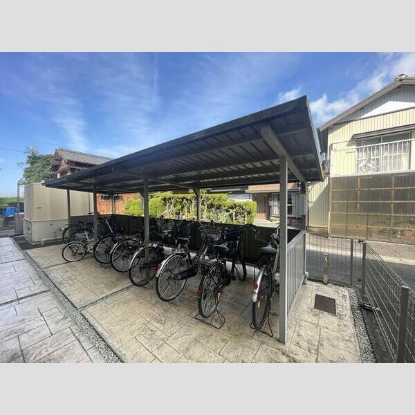 現地周辺 (駐輪場)