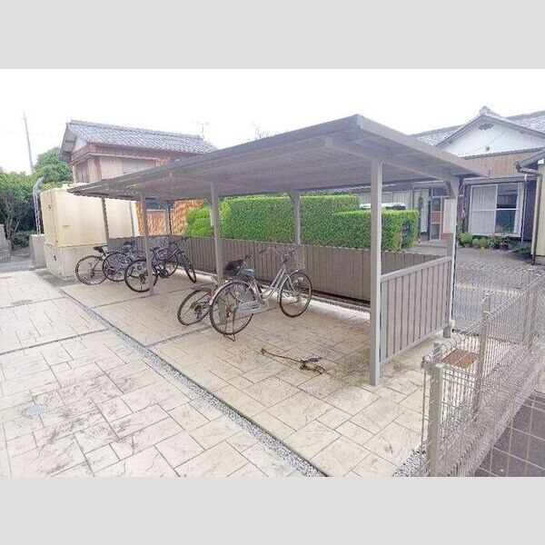 現地周辺 (駐輪場)