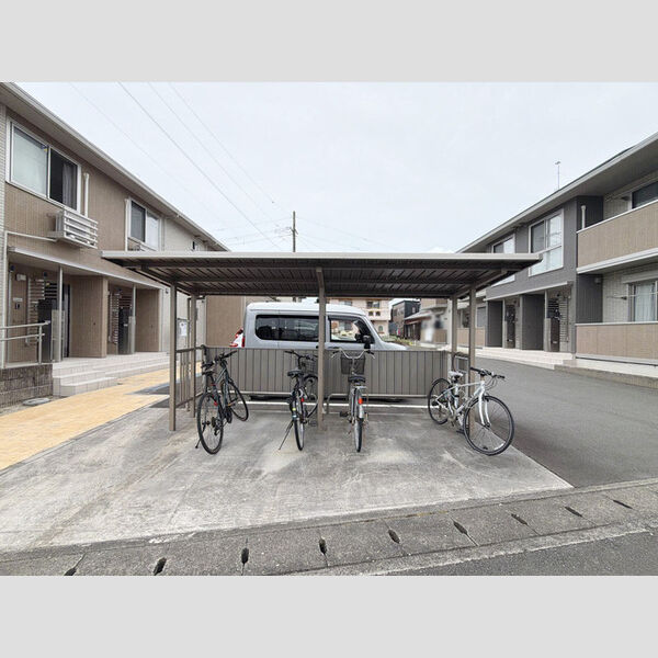 現地周辺 (駐輪場)