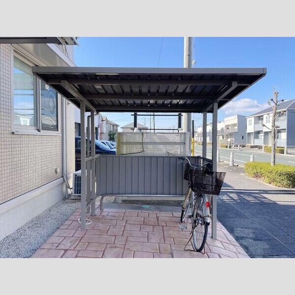 現地周辺 (駐輪場)