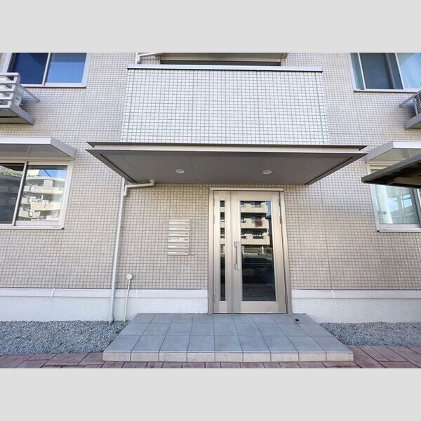 エントランス (エントランス)