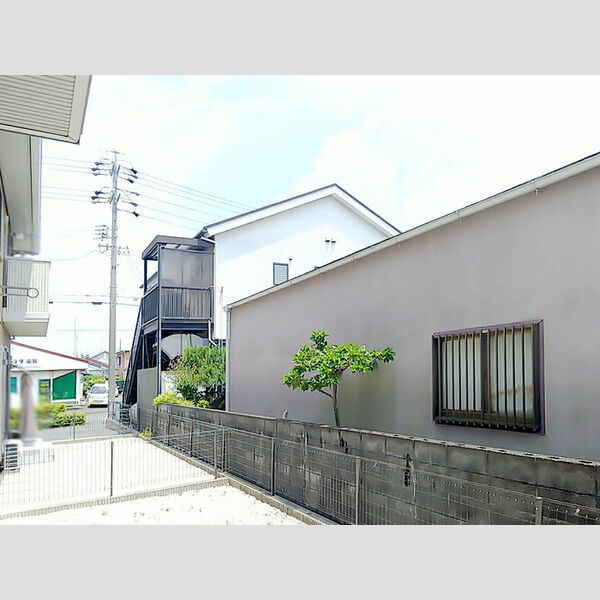 現地周辺 (専用庭側風景)