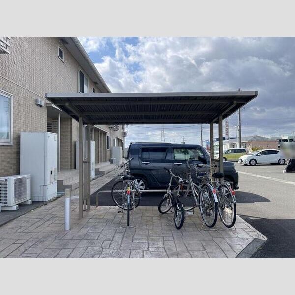 現地周辺 (駐輪場)