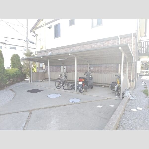 現地周辺 (駐輪場)