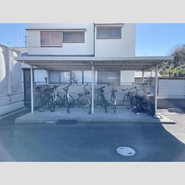 現地周辺 (駐輪場)