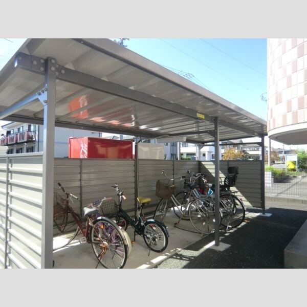 現地周辺 (駐輪場)