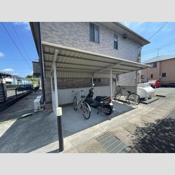 現地周辺 (駐輪場)