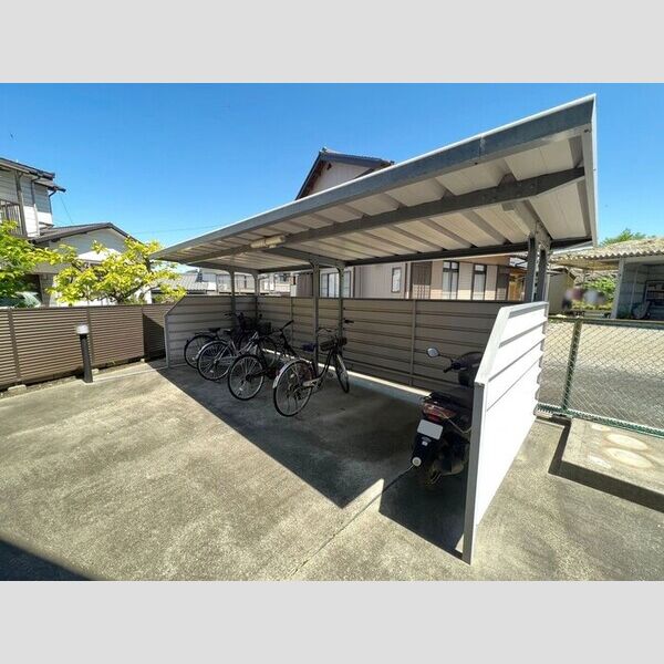 現地周辺 (駐輪場)