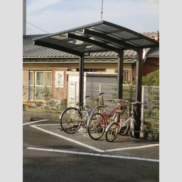 現地周辺 (駐輪場)