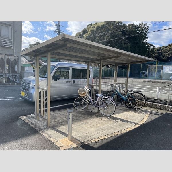 現地周辺 (駐輪場)
