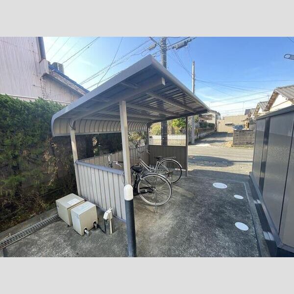 現地周辺 (駐輪場)
