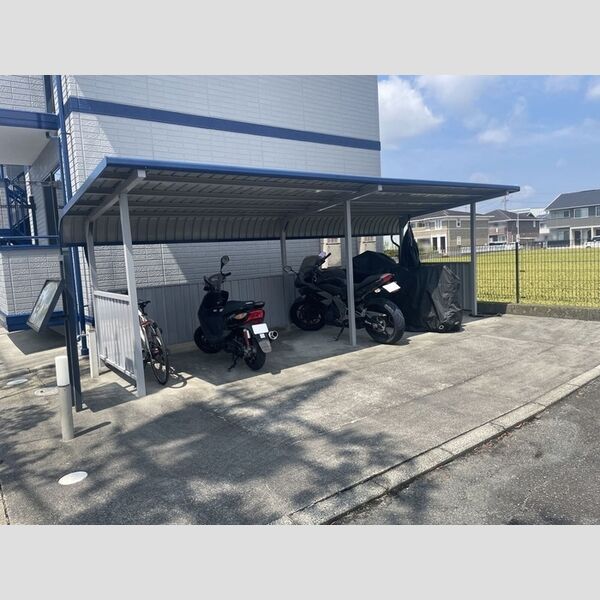 現地周辺 (駐輪場)