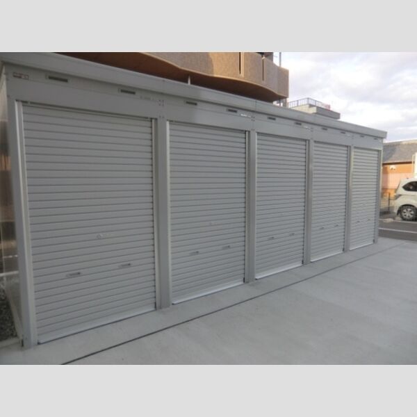 現地周辺 (バイクガレージ)