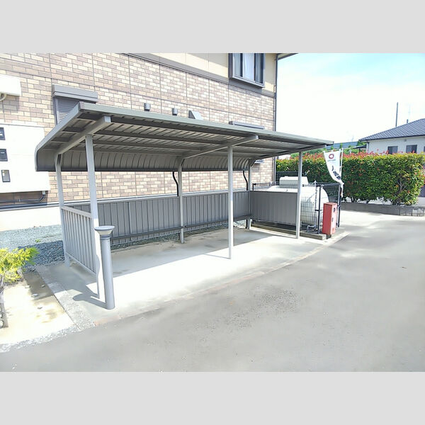 現地周辺 (駐輪場)