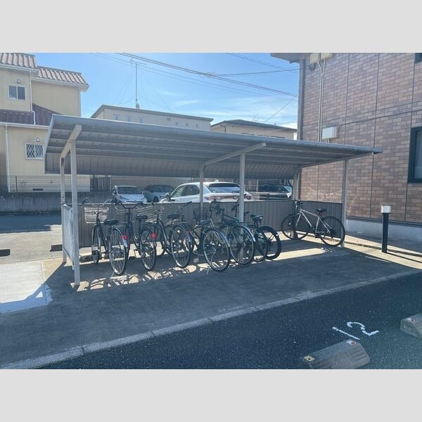 現地周辺 (駐輪場)