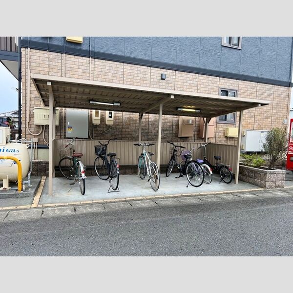 現地周辺 (駐輪場)