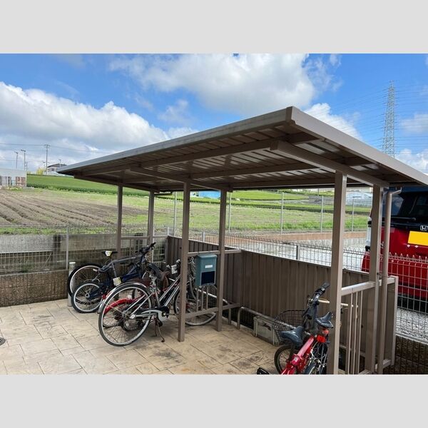 現地周辺 (駐輪場)