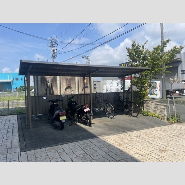 現地周辺 (駐輪場)