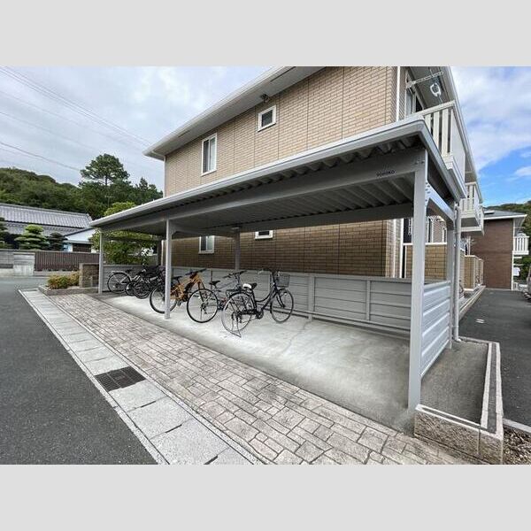 現地周辺 (駐輪場)