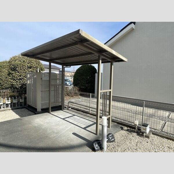 現地周辺 (駐輪場)