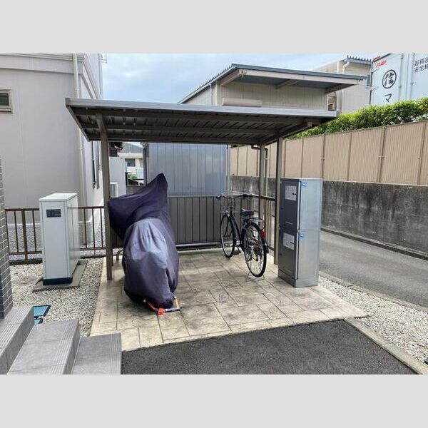 現地周辺 (駐輪場)