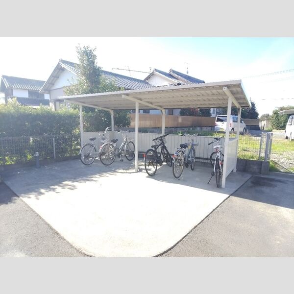 現地周辺 (駐輪場)