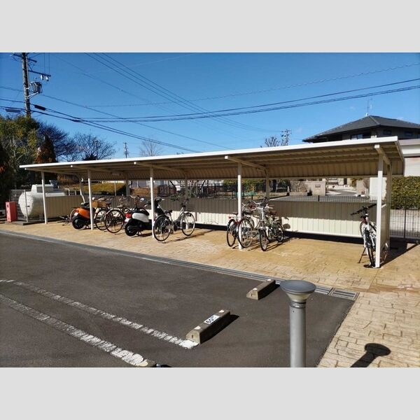 現地周辺 (駐輪場)